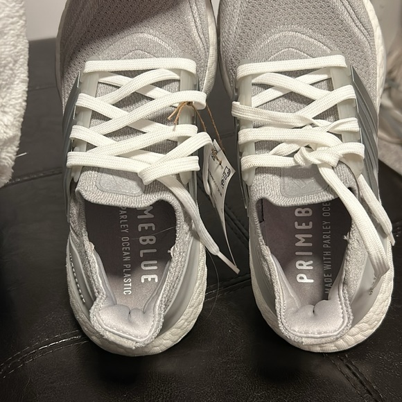 NWT Ultraboost Runners - Picture 6 of 6